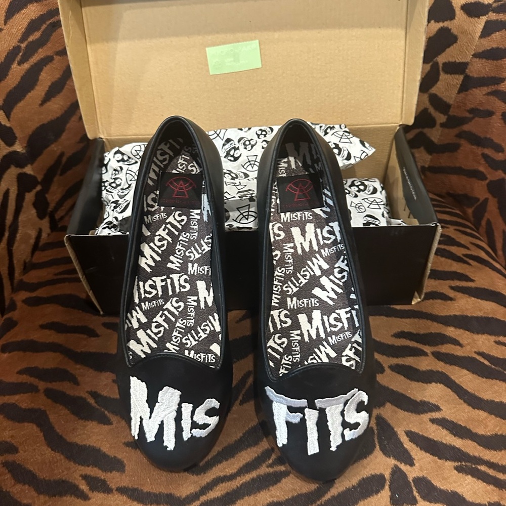 Strange Cvlt size 8 misfits flats.